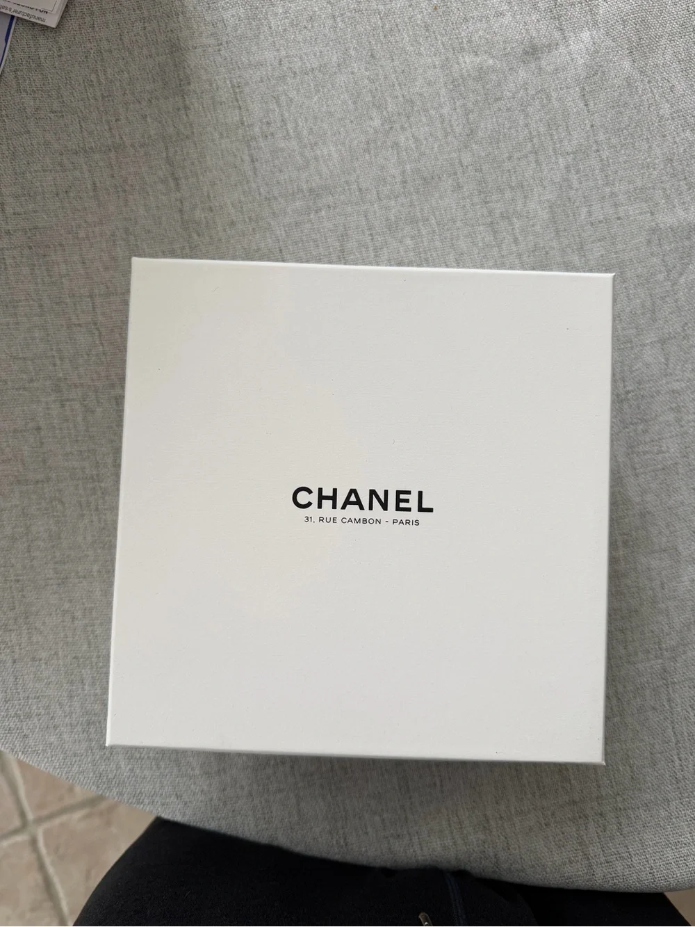 CHANEL rue square